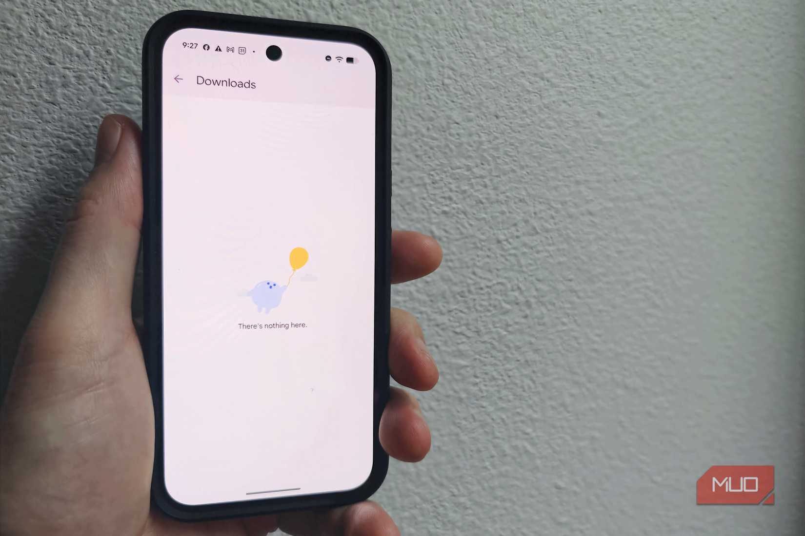No hay nada aquí para descargar el mensaje de la carpeta en el Pixel 9 en la mano