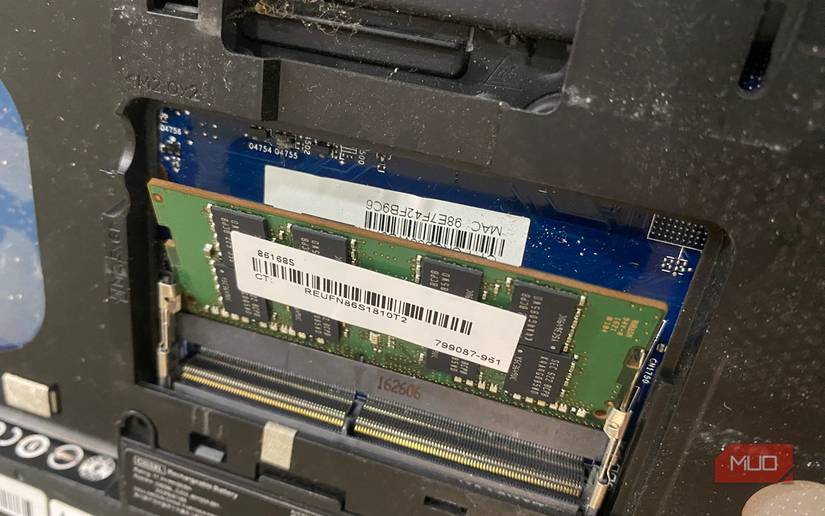 RAM unclipped in laptop module