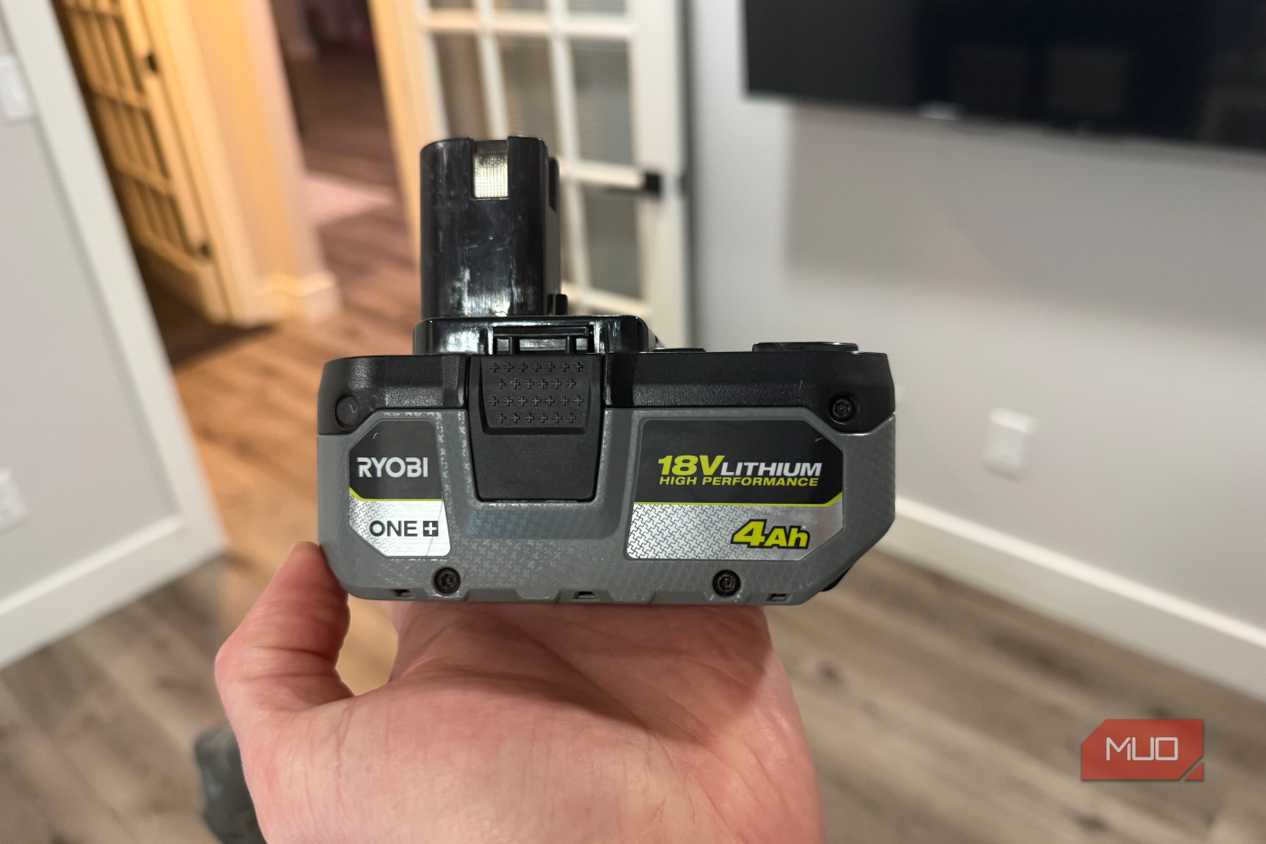 ryobi 18v lithium battery side