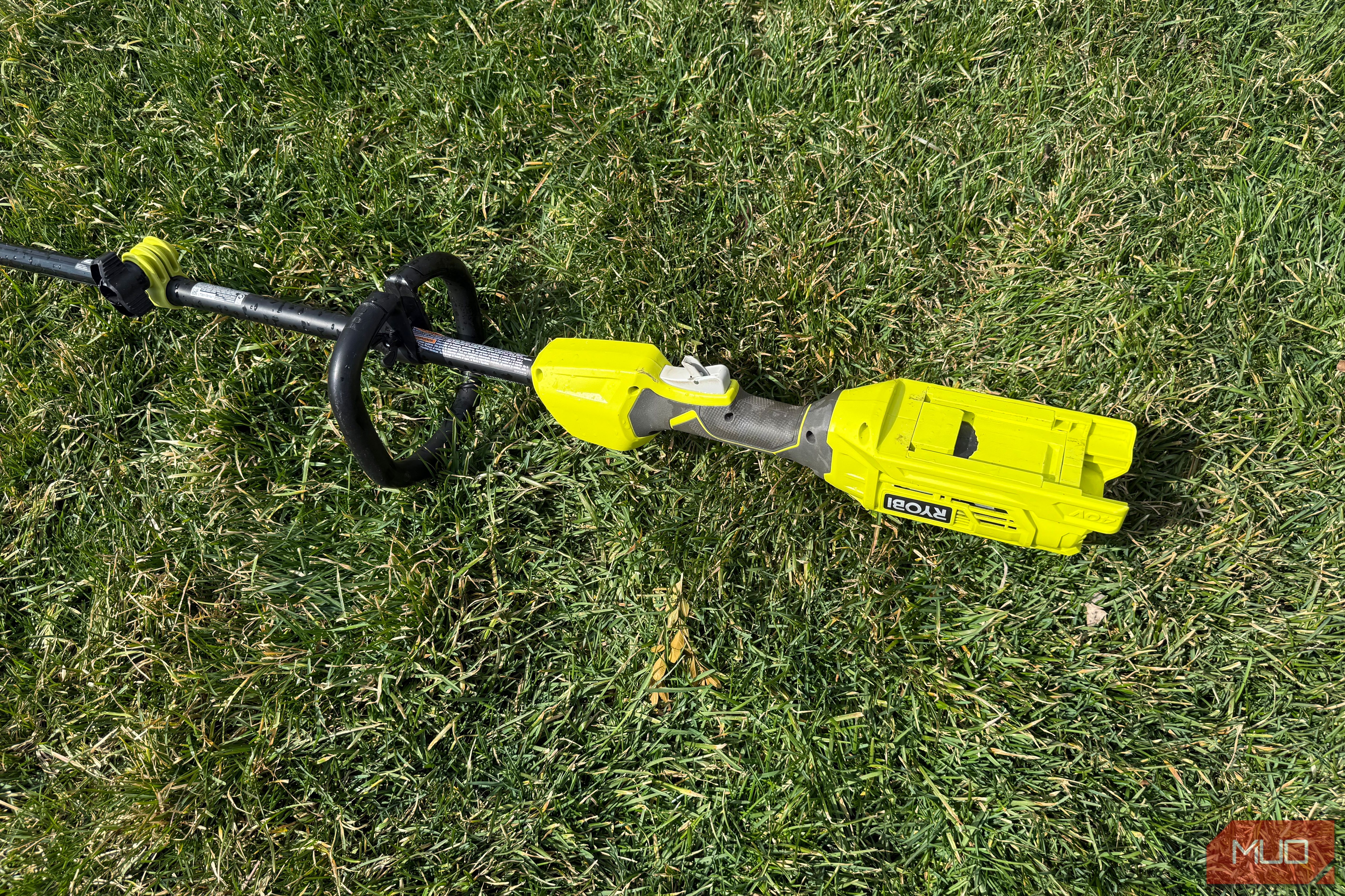 Ryobi Edger battery compartment