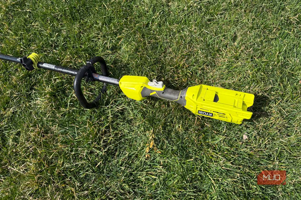 Ryobi Edger battery compartment