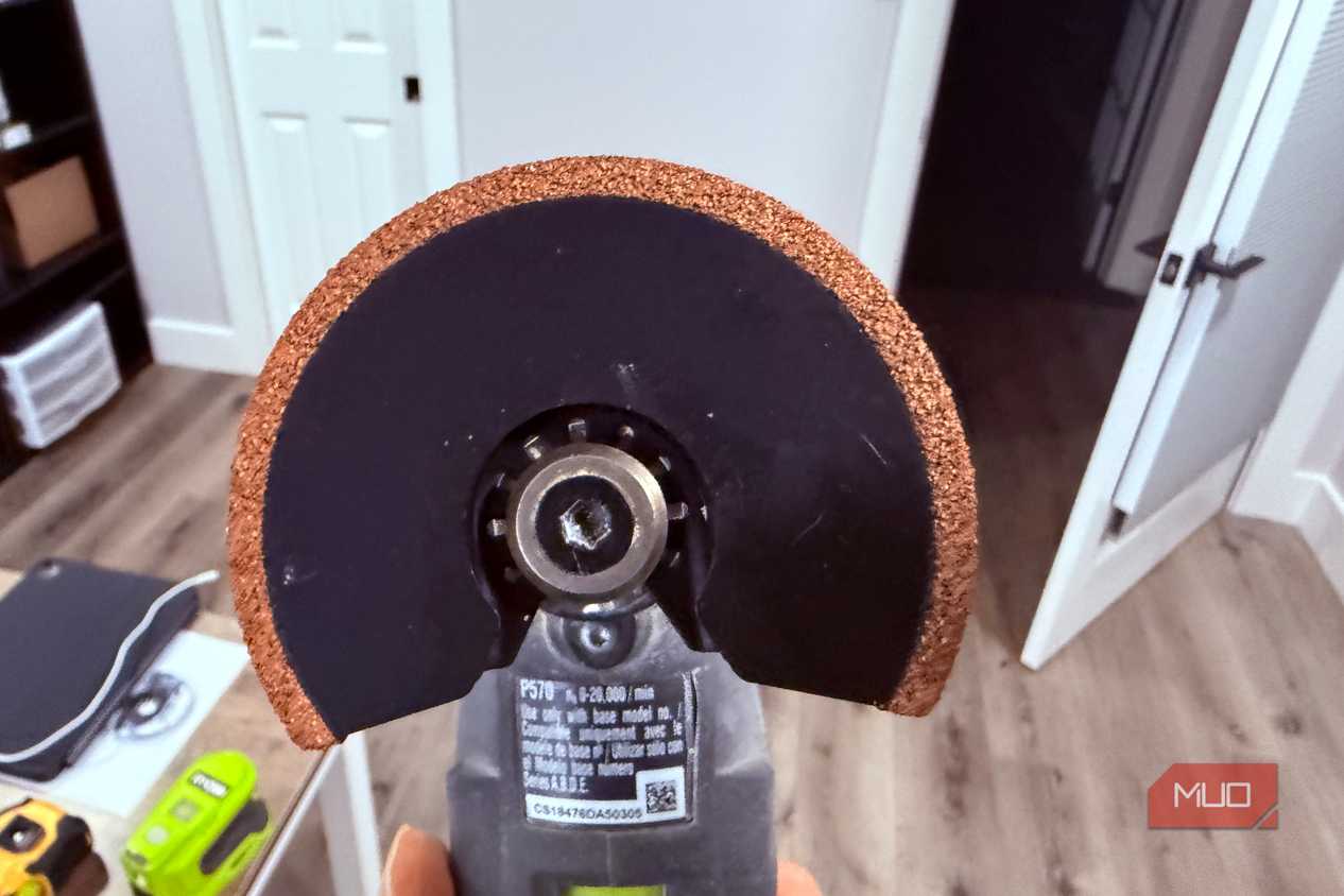 Ryobi oscillating tool with grout blade close