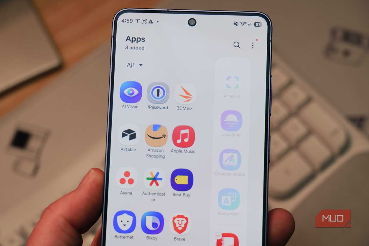 Choosing new apps for the Edge panel on a Galaxy phone.
