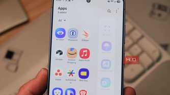 Choosing new apps for the Edge panel on a Galaxy phone.