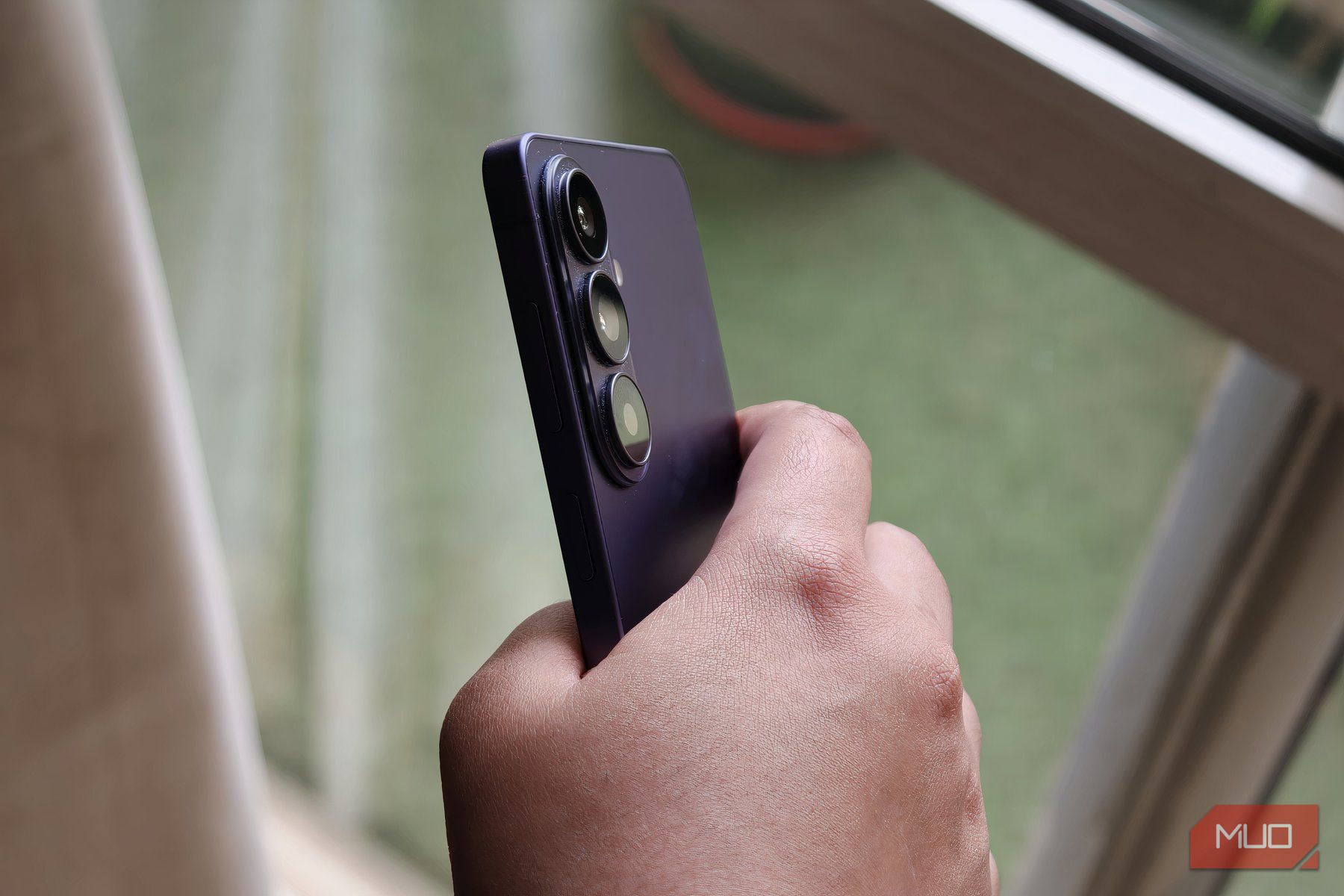 Samsung Galaxy S26 sleek form factor
