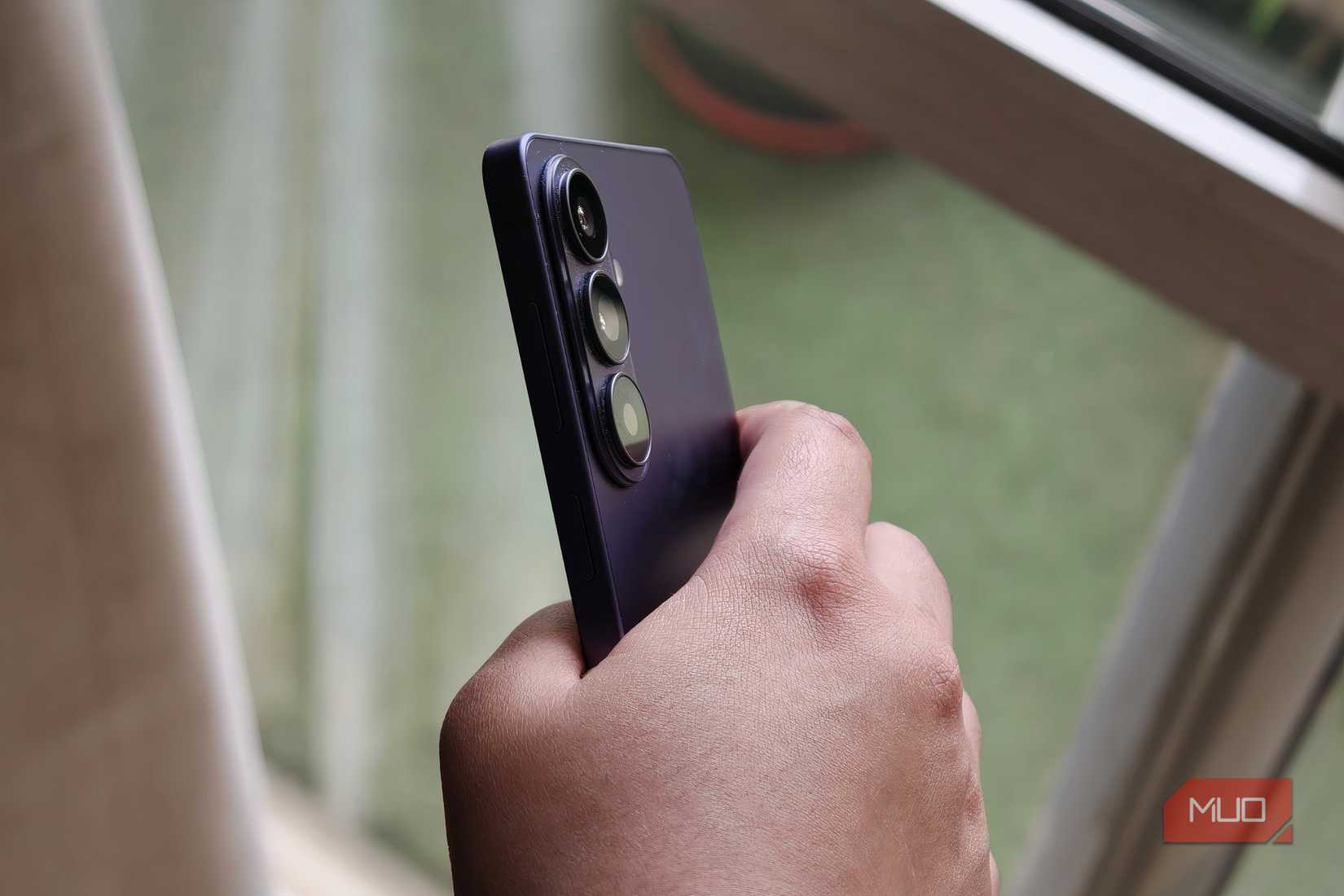 Samsung Galaxy S26 sleek form factor