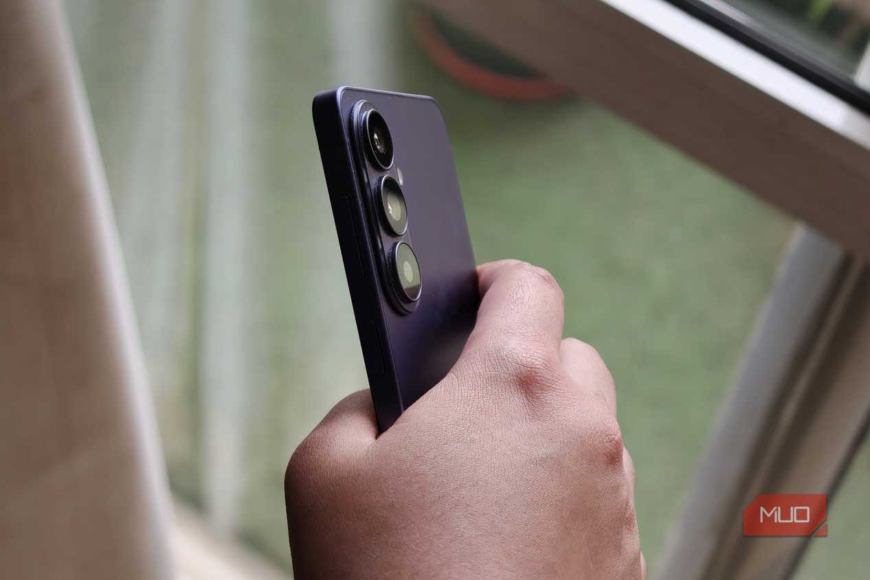 Samsung Galaxy S26 sleek form factor