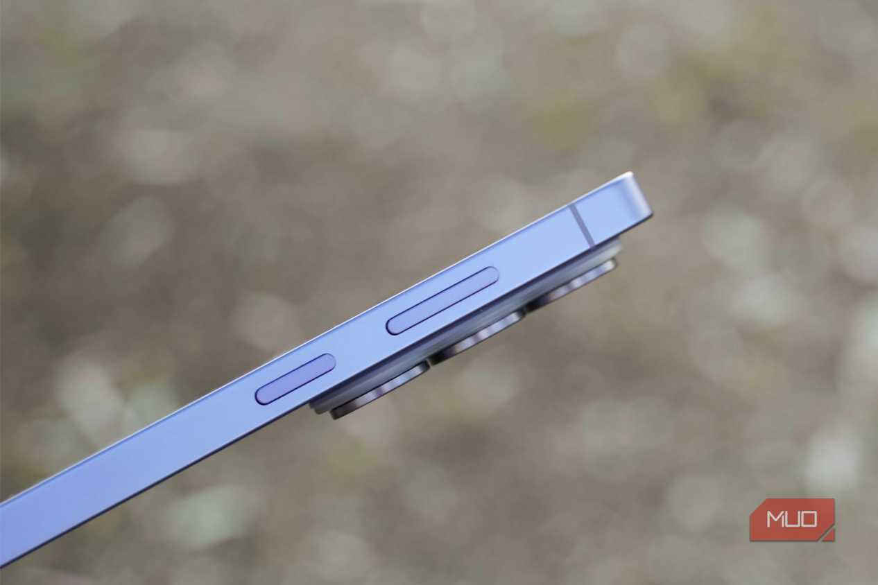 The side buttons on the Galaxy S26 Ultra.
