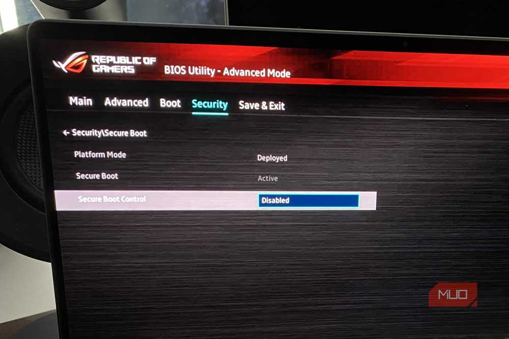 Secure Boot settings should be accessible and changeable