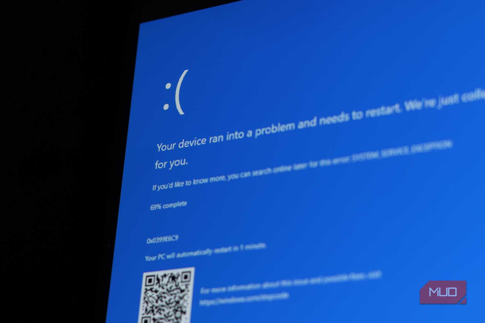 منظر جانبي لشاشة الخطأ bsod لنظام التشغيل Windows.