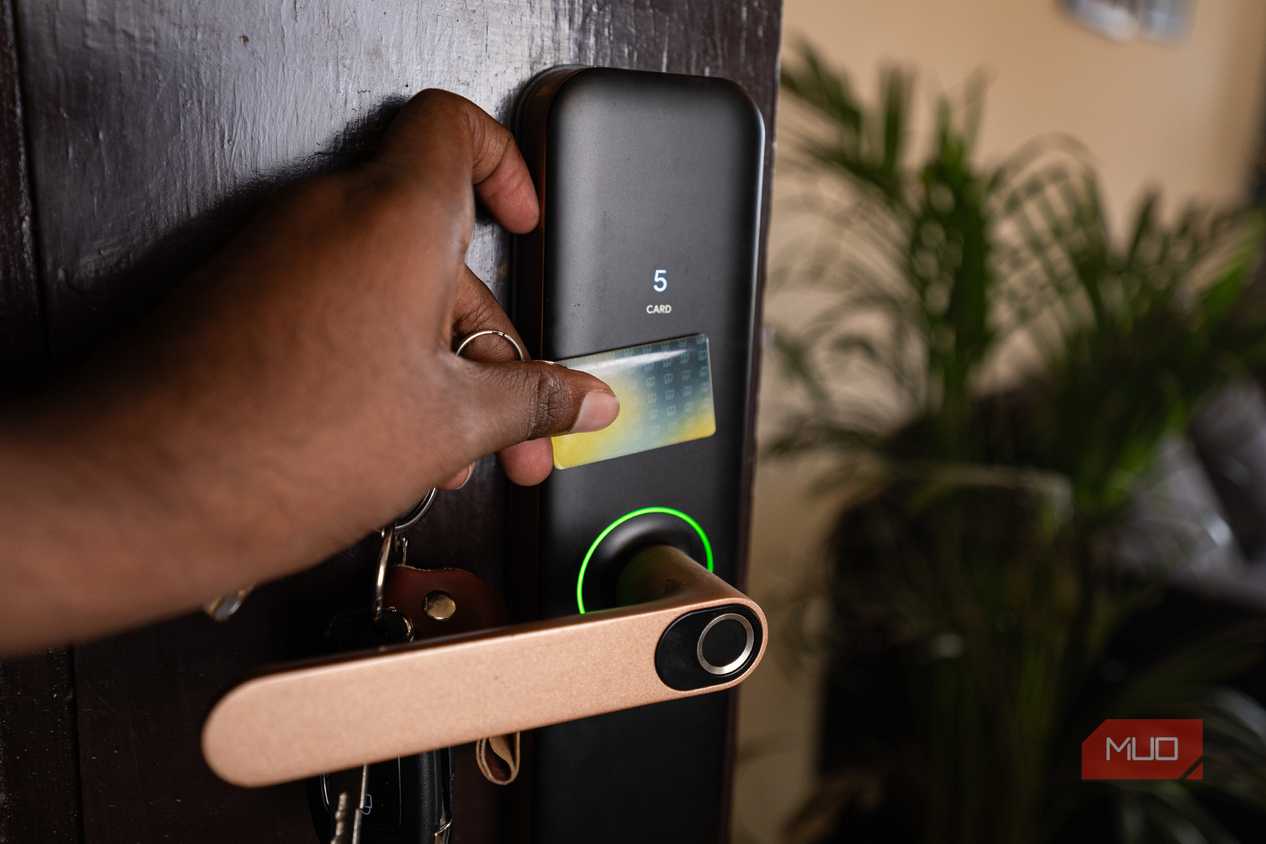 Using a RFID tag to open a smart door lock