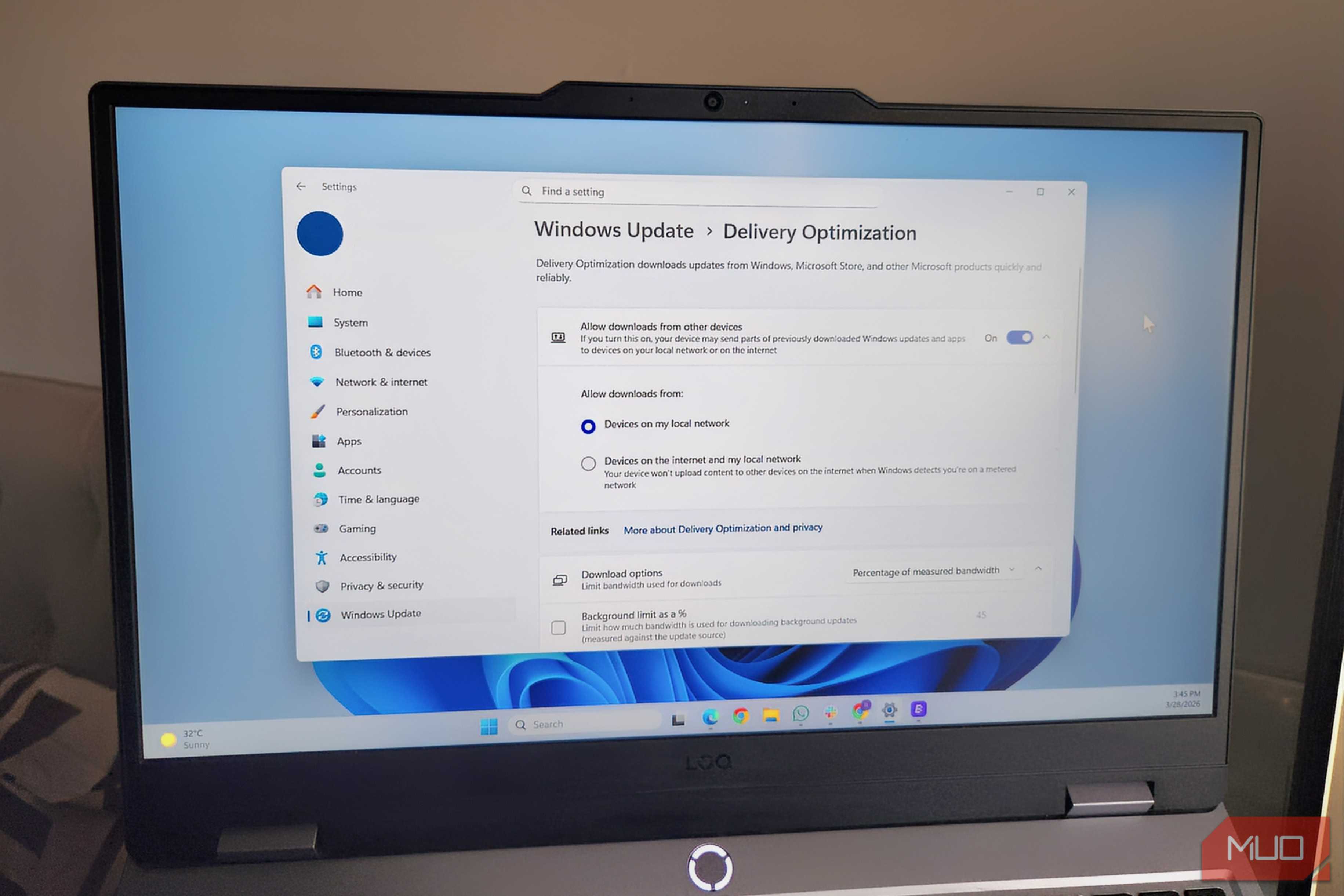 Windows laptop showing Delivery Optimization setting