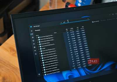 Windows Task Manager open on a HP Pavillion laptop 