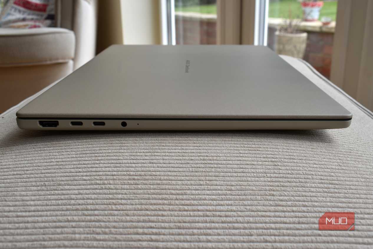 asus zenbook a16 side view closed