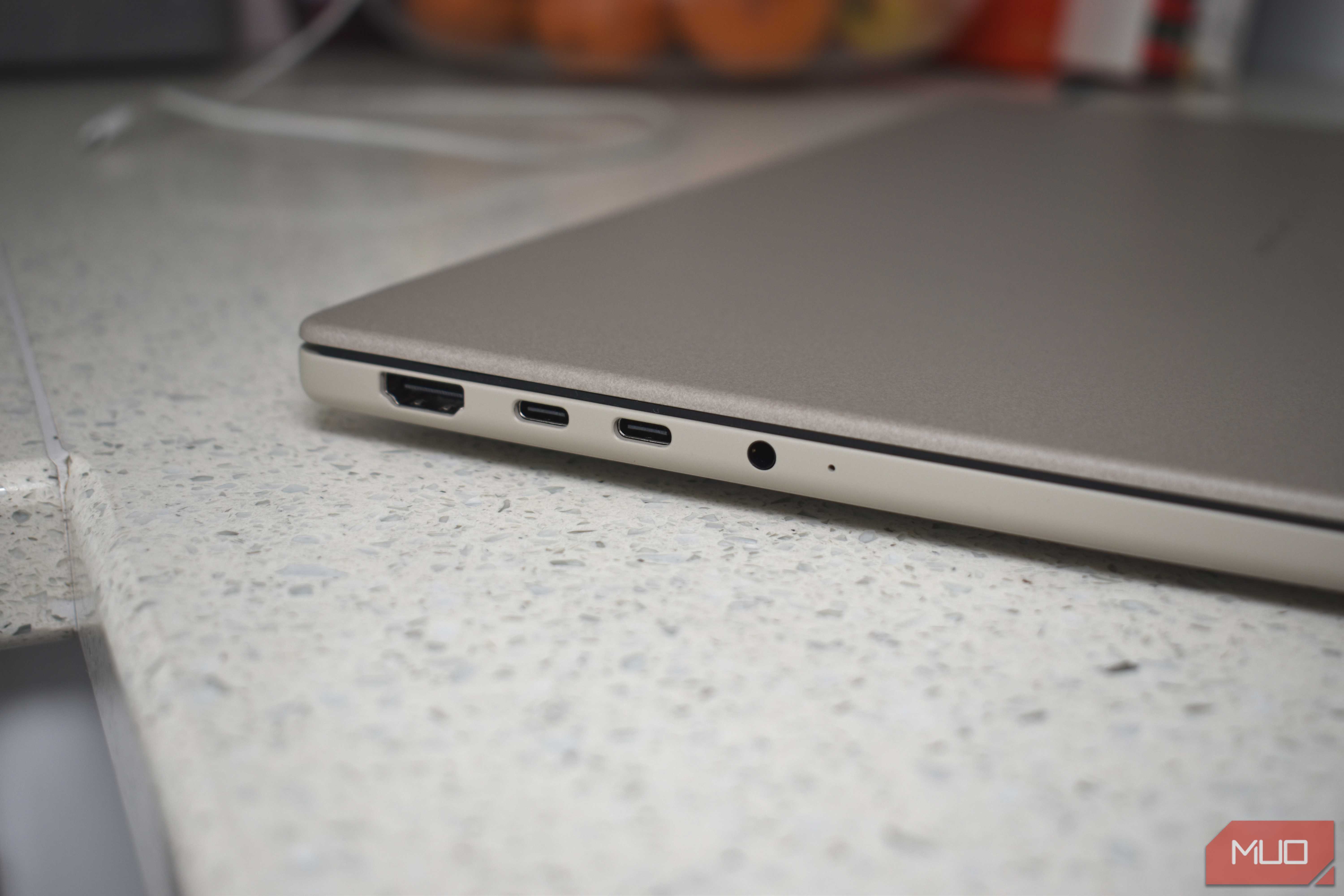 asus zenbook a16 usbc ports.