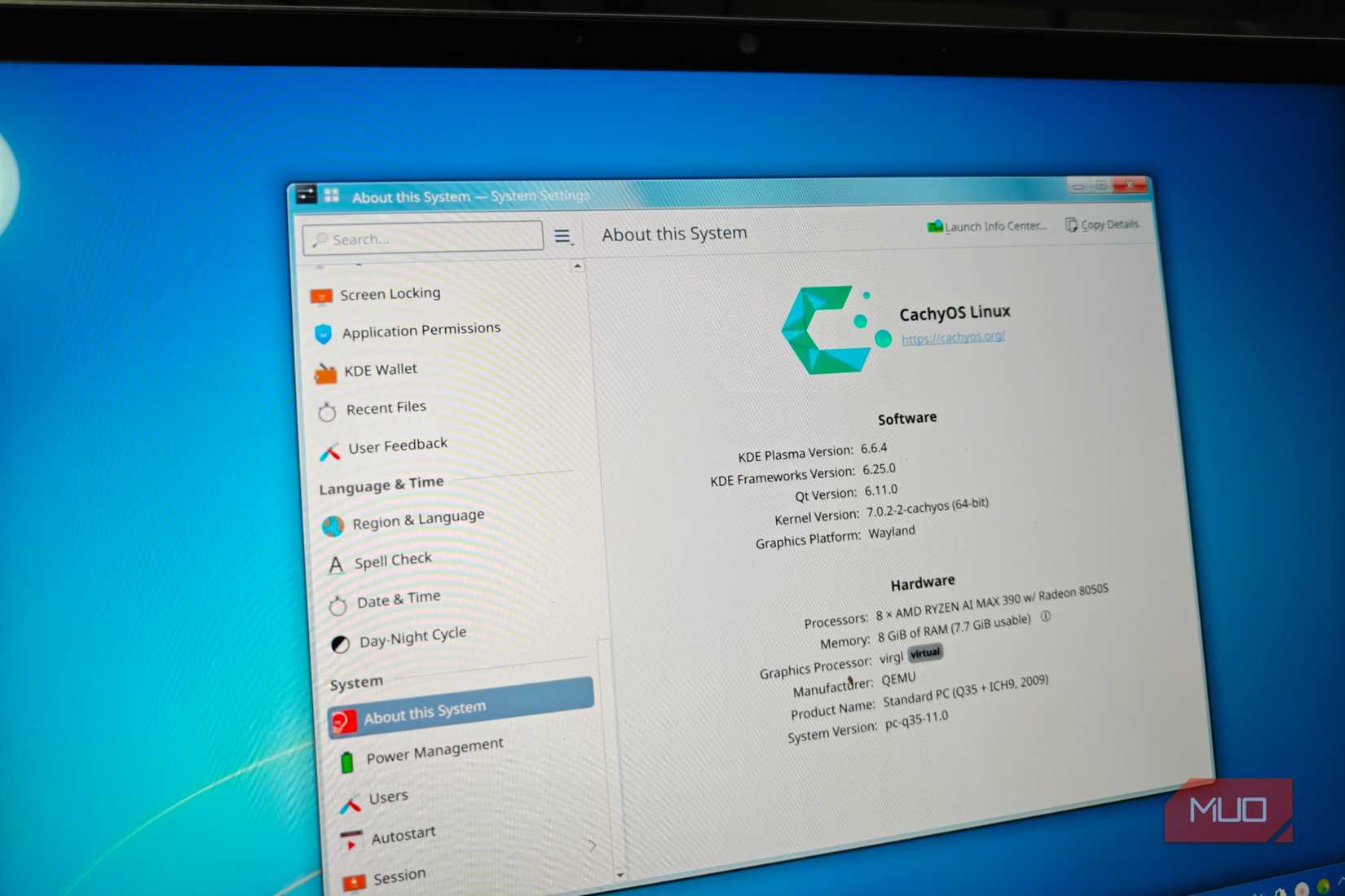 The KDE desktop with the Windows 7 Aero theme
