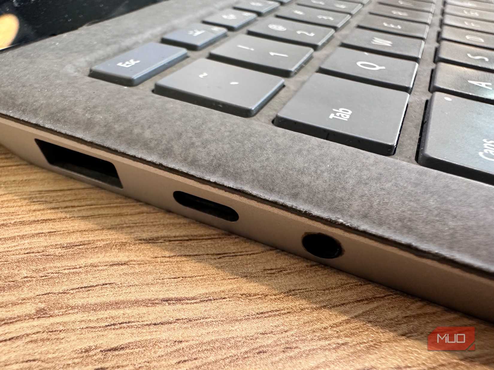 Close up photo of a USB C and USB A port