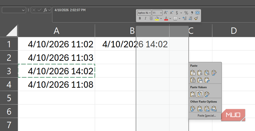 Excelで日付と時刻を含むセルを値と数値の書式としてコピー＆ペーストする様子