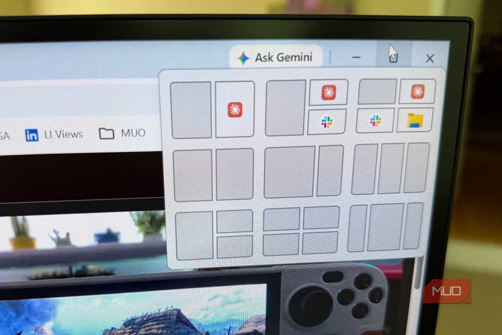 Dragging a window to the corner triggers automatic quartering