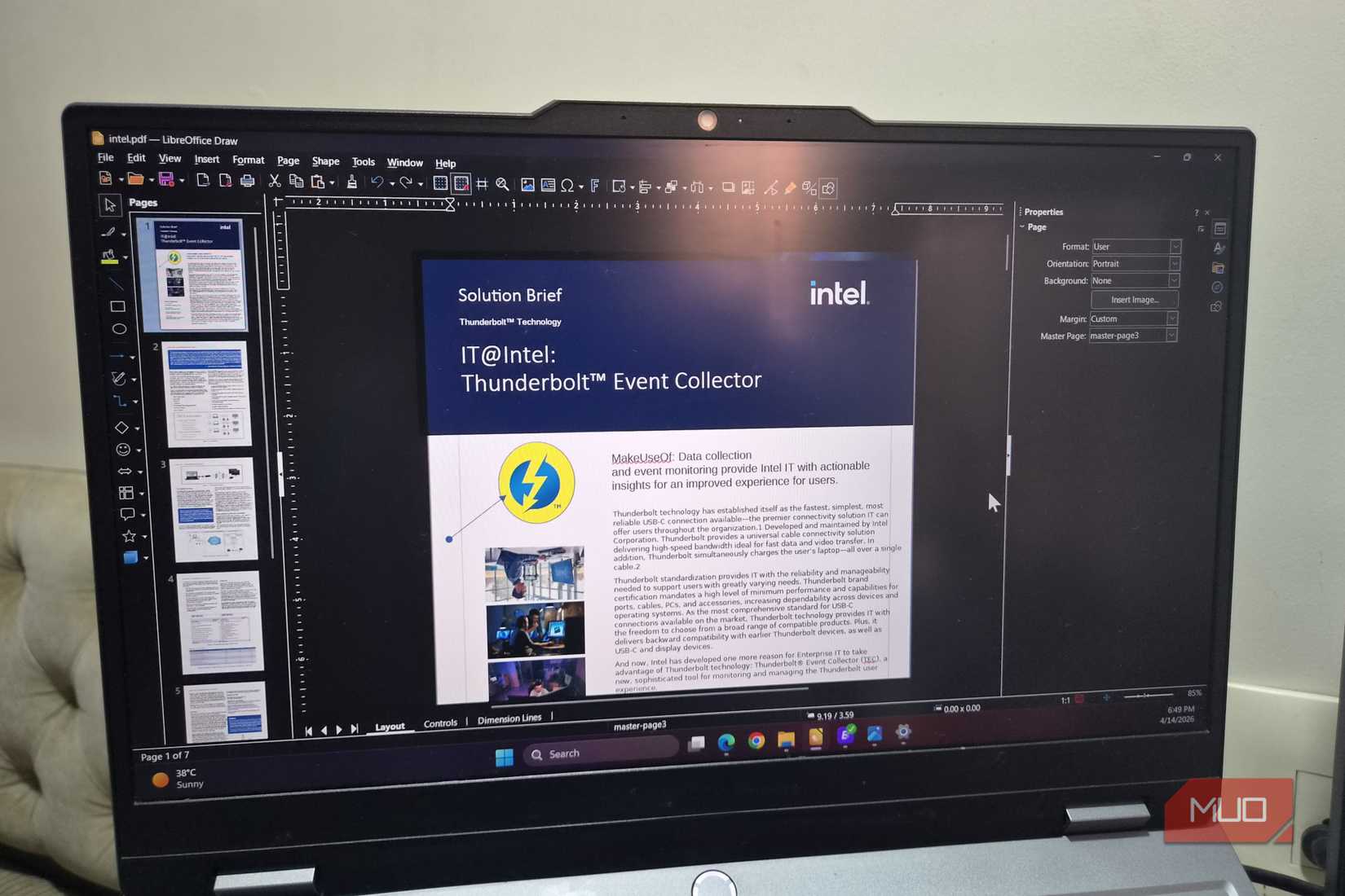 ラップトップ上の LibreOffice Draw PDF エディター