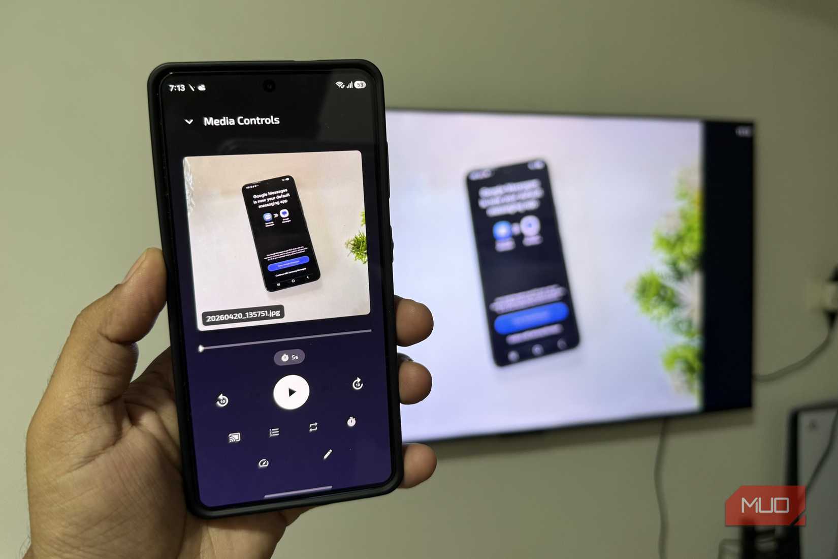 LocalCast casting a photo from phone to TV