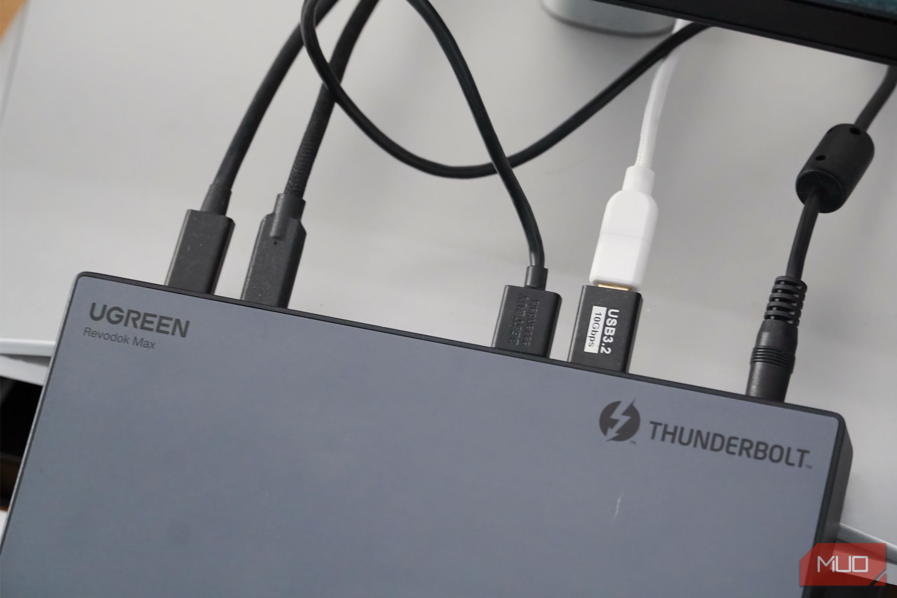 Cabes plugged into a Thunderbolt 4 dock.