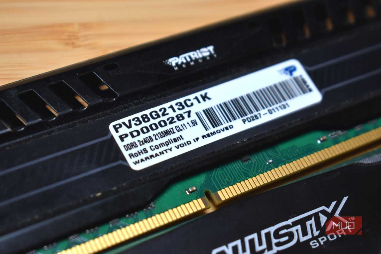 old ddr3 ram memory sticks with latency close up.
