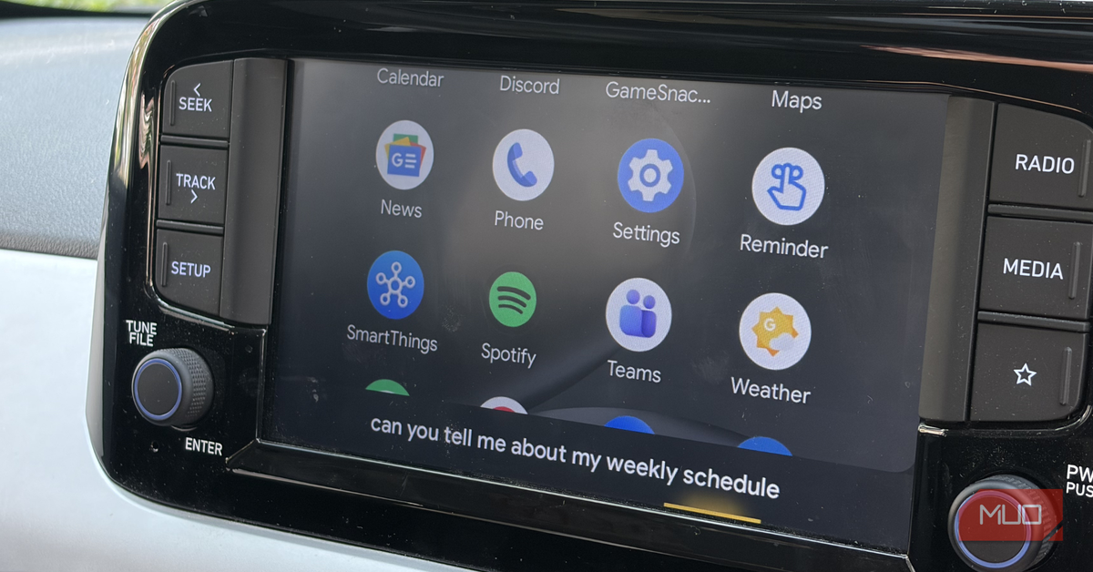 makeuseof.com - Sagar Naresh - 5 Android Auto apps that save you money every time you drive