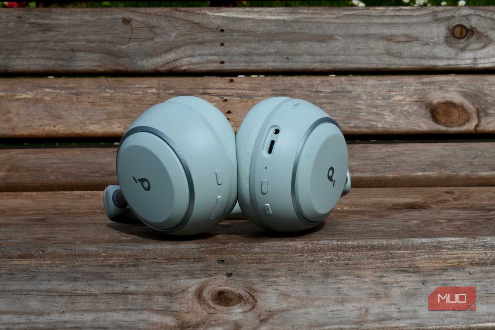 soundcore space 2 headphones closed.