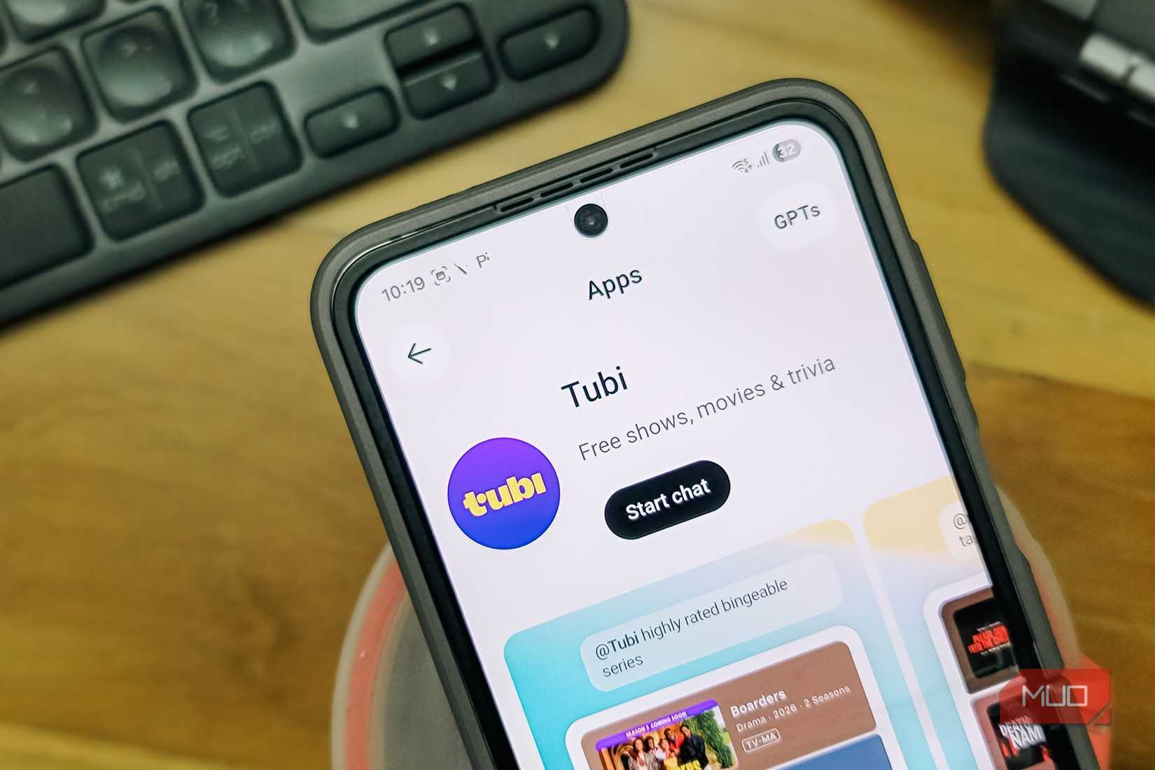 ChatGPTの画面でTubiの映画推薦が表示されている様子