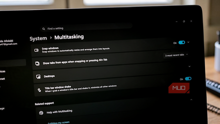 Windows 11 Multitasking settings menu, with the 'Title bar window shake' option toggled on.