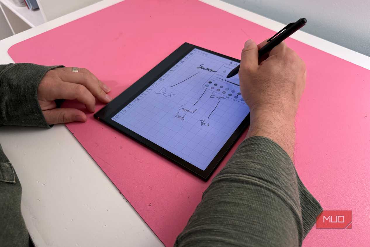 Color E Ink Card A color e-ink tablet sounded like a dream come true until I actually ...