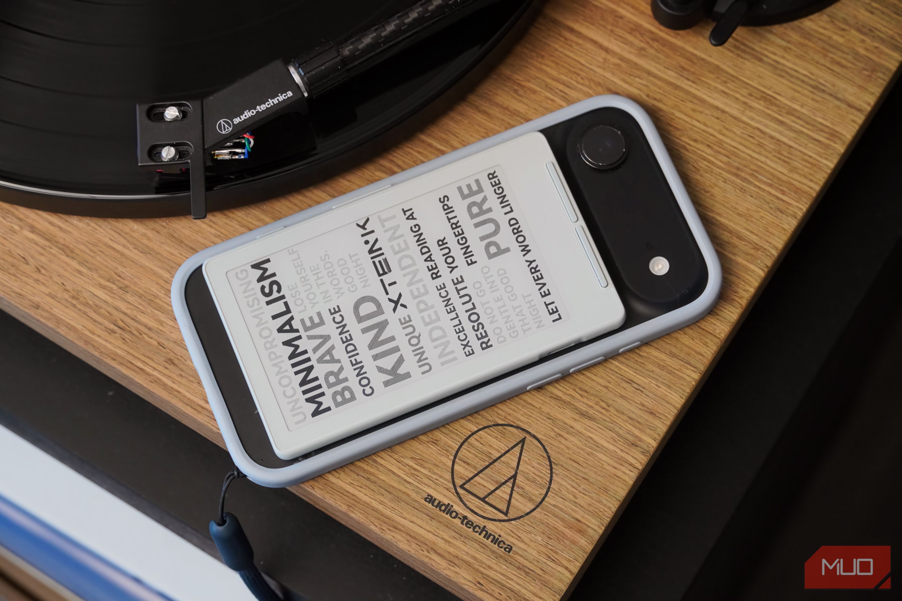 I added a second display to my phone, but it’s not the kind you think