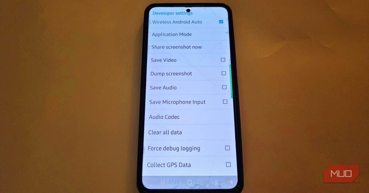 makeuseof.com - Jorge Aguilar - These 3 buried Android Auto settings stopped my phone from cutting out in the car
