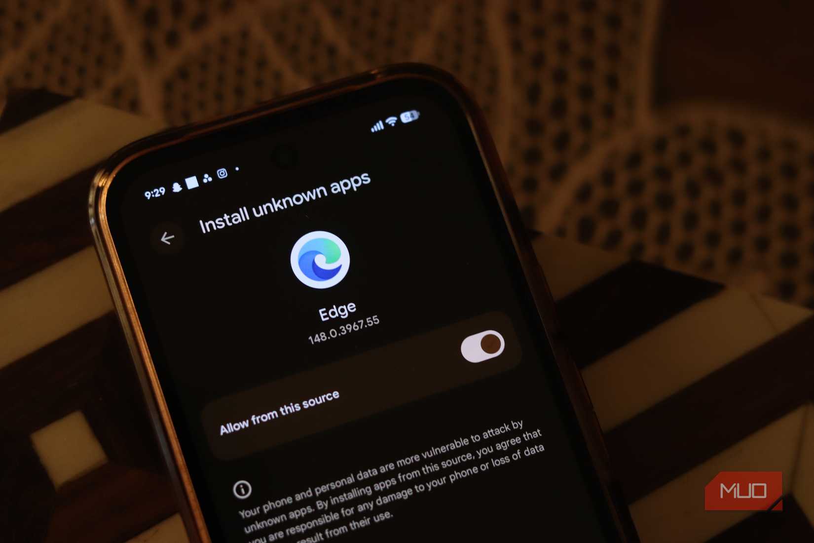 Pixel 9a இல் அனுமதியை நிறுவ பிற பயன்பாடுகளை அனுமதிக்கவும்.