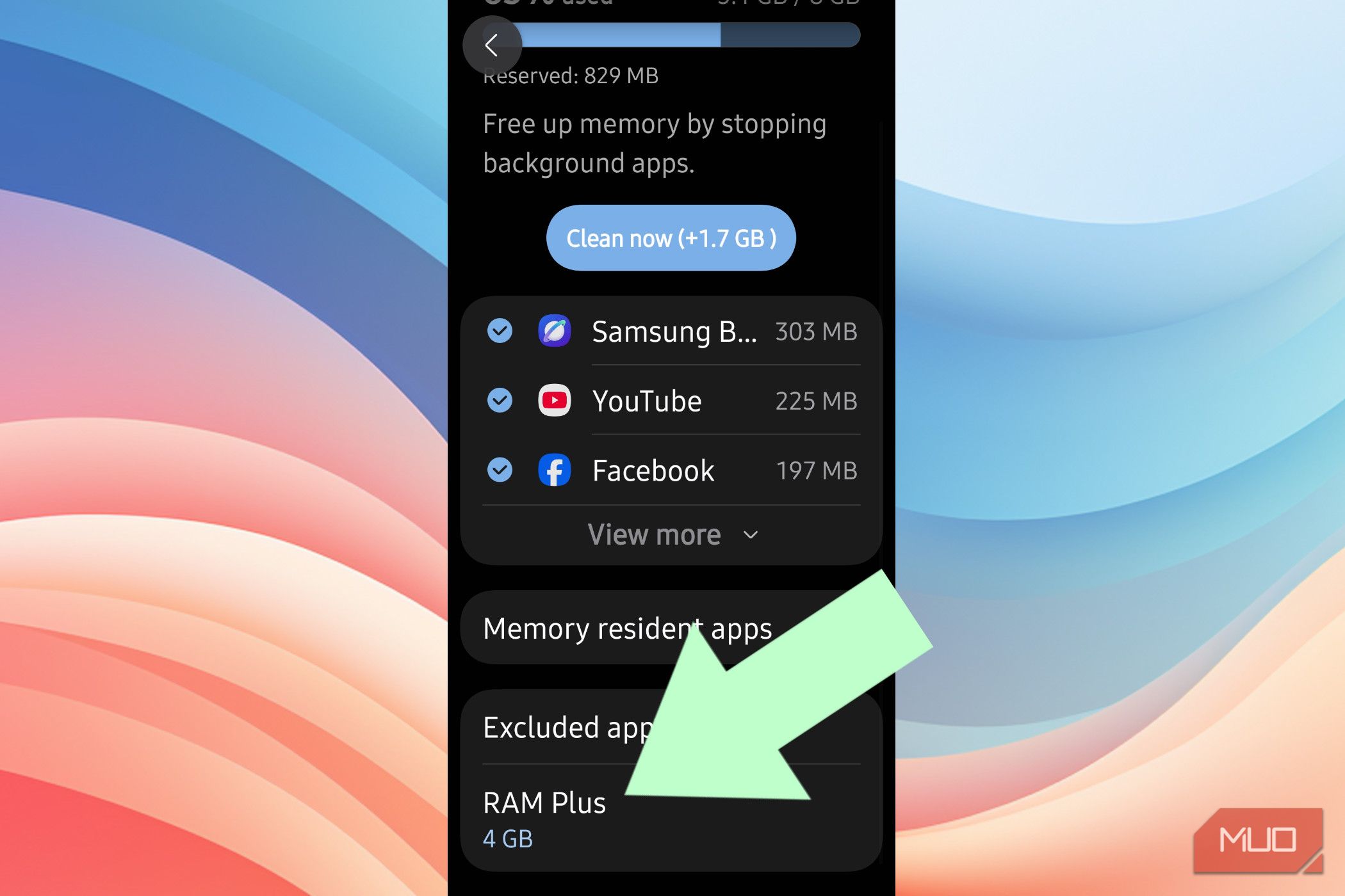 An arrow pointing at RAM Plus on Android