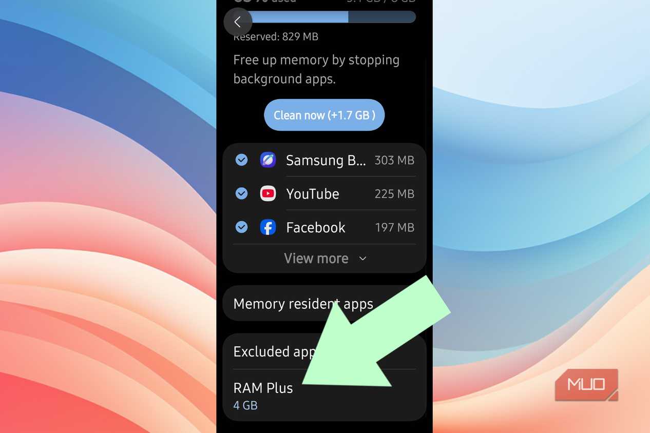 An arrow pointing at RAM Plus on Android