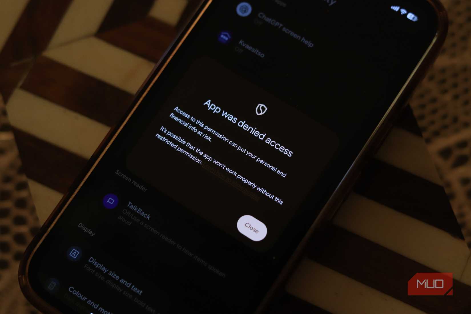 Pixel 9a இல் ஆப்ஸ் அணுகல் திரும்பப்பெறுதல் உரையாடல்.