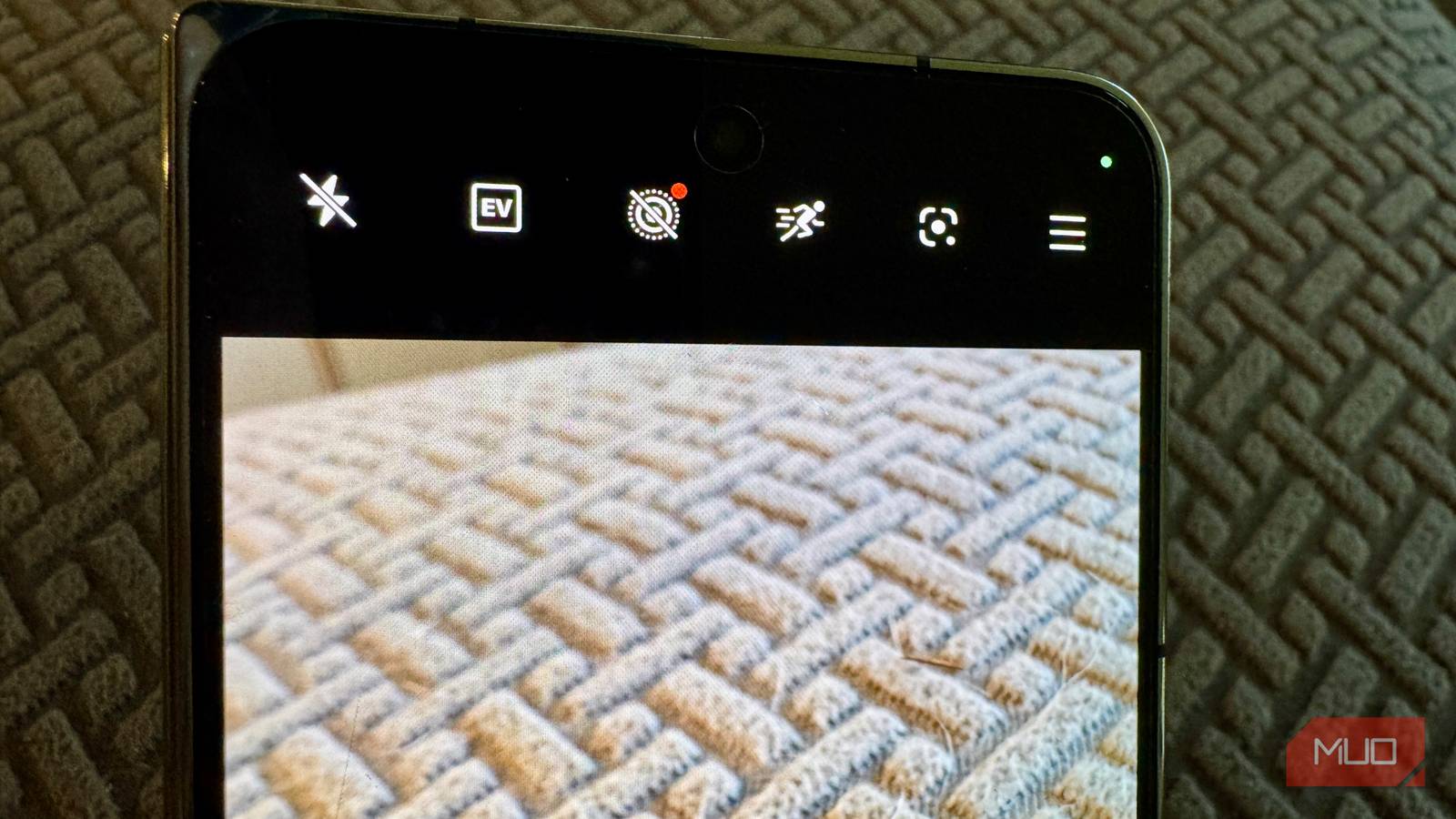 Android Phone Camera Red Point Symbol That green dot on your Android is a privacy feature most people ignore