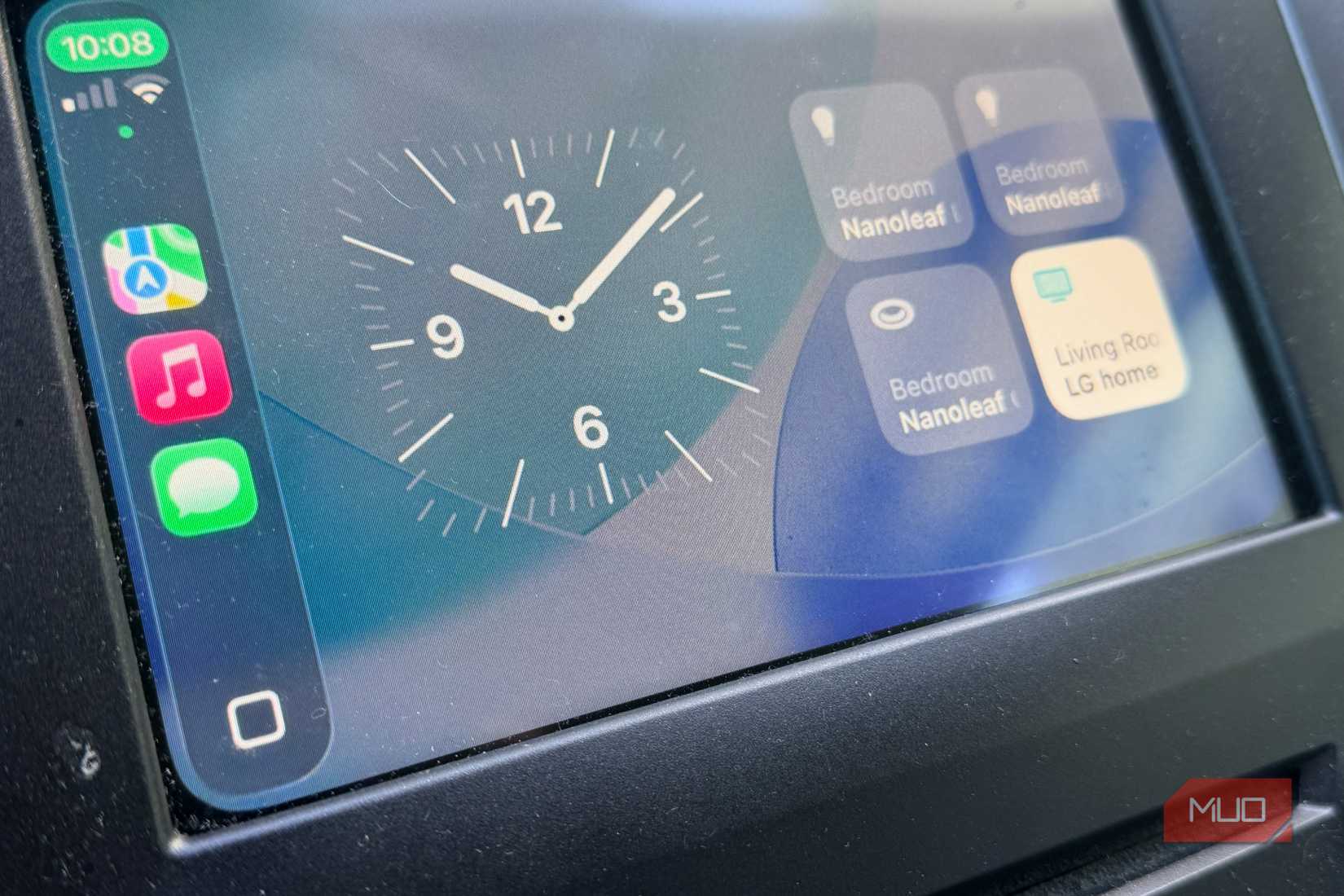 CarPlay ダッシュボード。