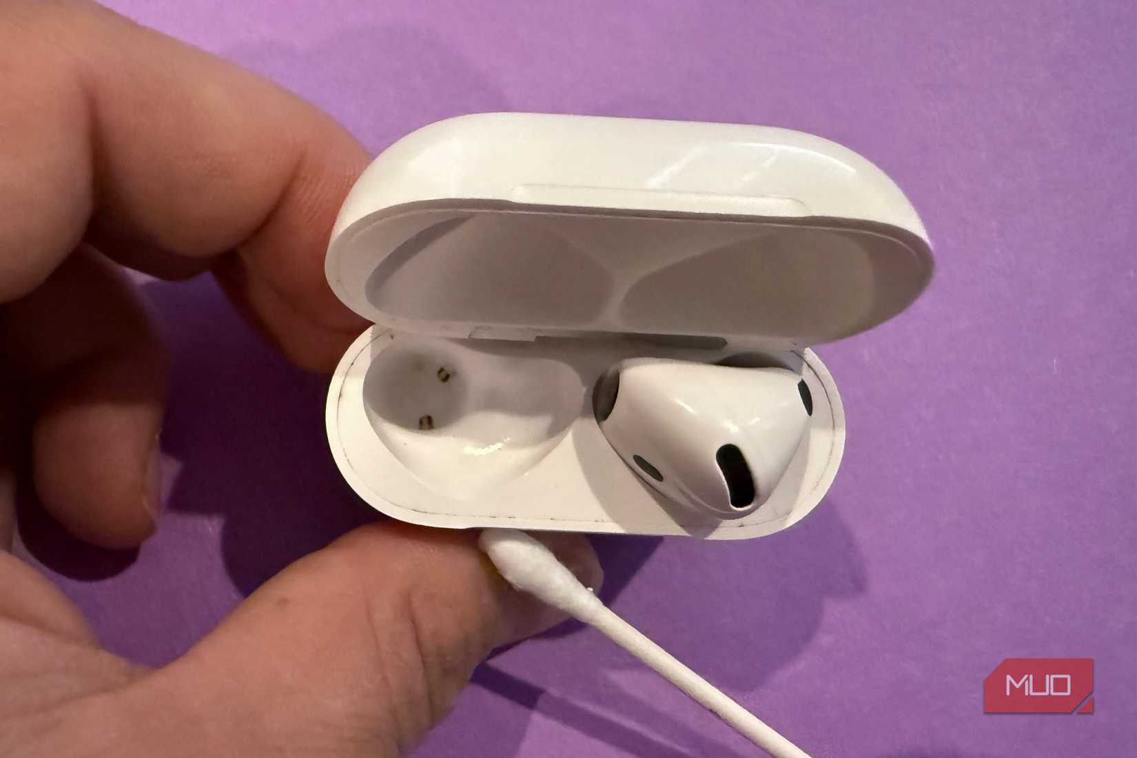charging contacts in airpods
