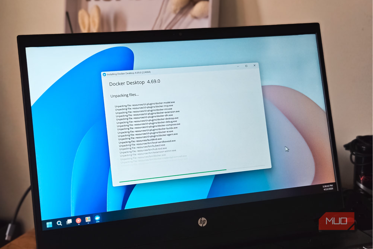 Docker installation wizard on HP Pavillion laptop.