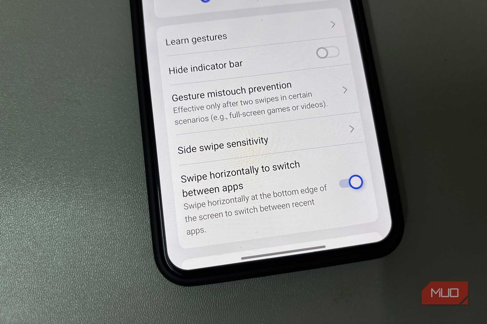     Enable swipe gestures to switch between apps