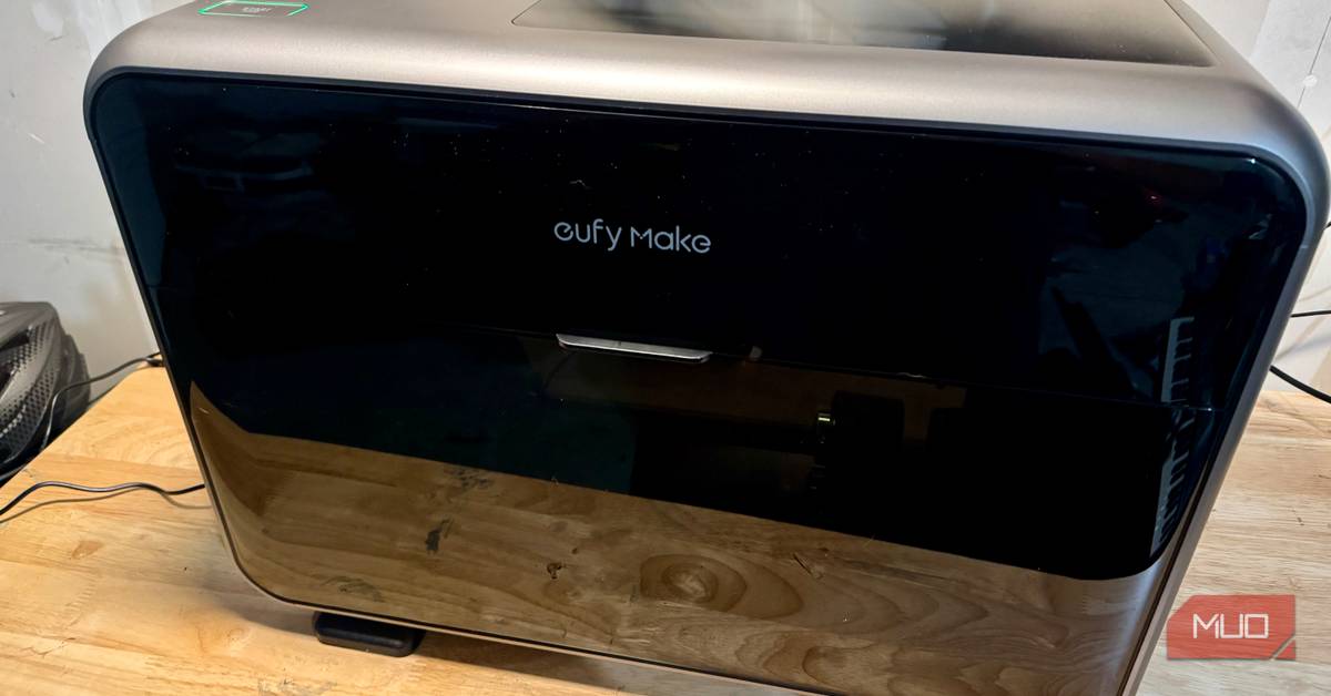 makeuseof.com - Rob LeFebvre - Professional UV printing finally fits on a desk, for a price