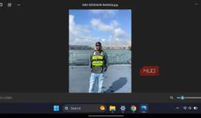 HyperDroid launcher displaying a photo.