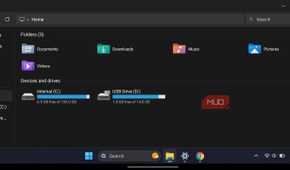 HyperDroid launcher displaying a This PC file explorer window.