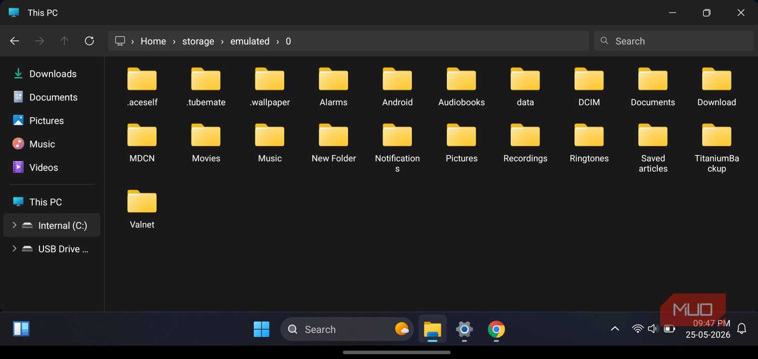 HyperDroid launcher showing a file explorer window open to the root Android storage directory.