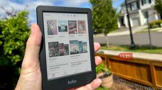 Kobo Clara Colour outside in a hand