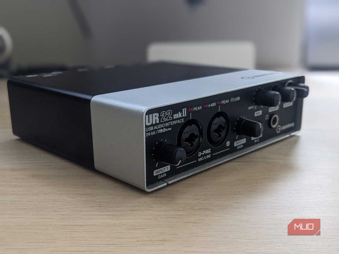 Left side view of the Steinberg UR22 mkII interface
