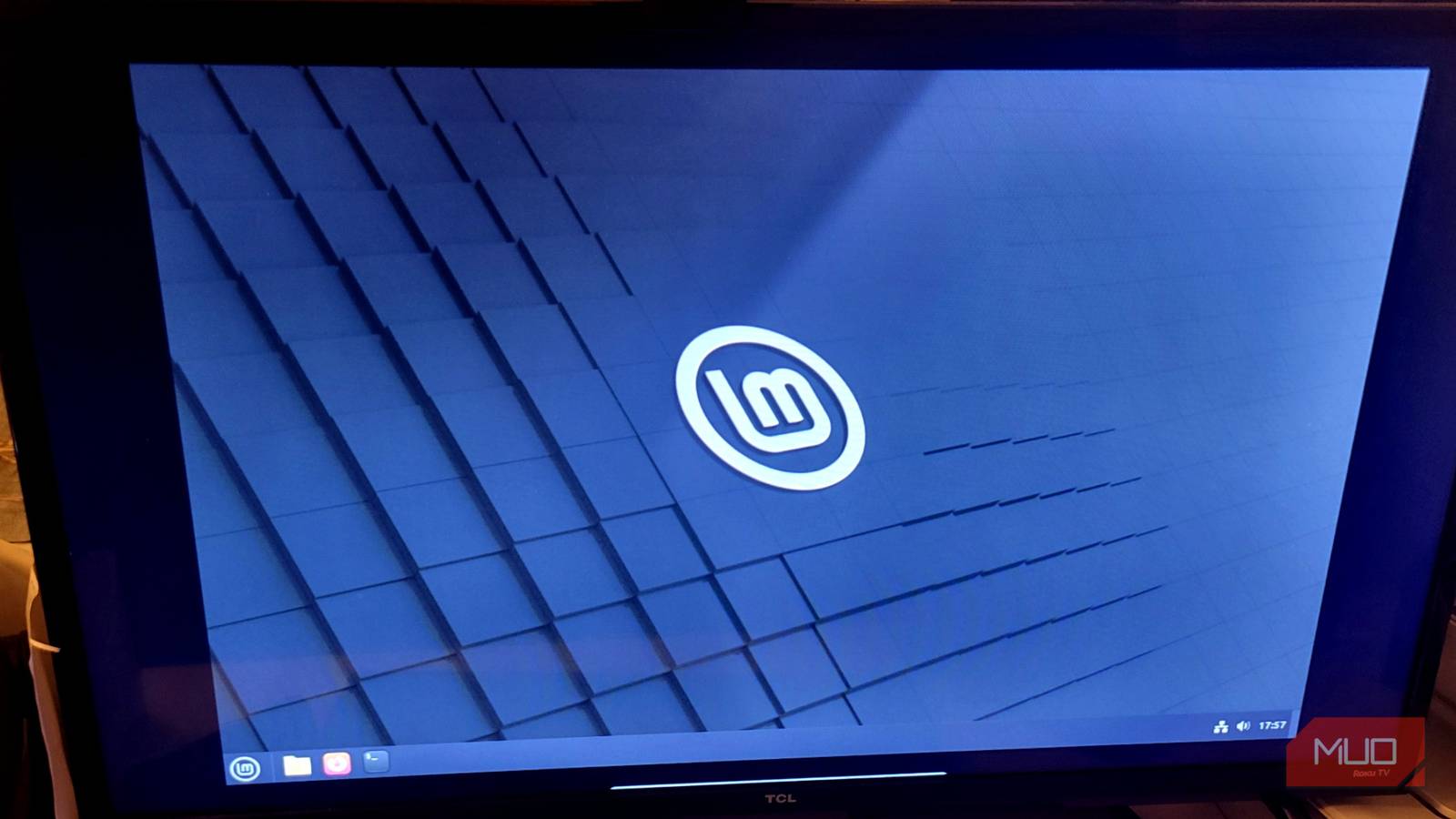 Cinnamon Linuxデスクトップ環境が動作するLinux Mintの画面